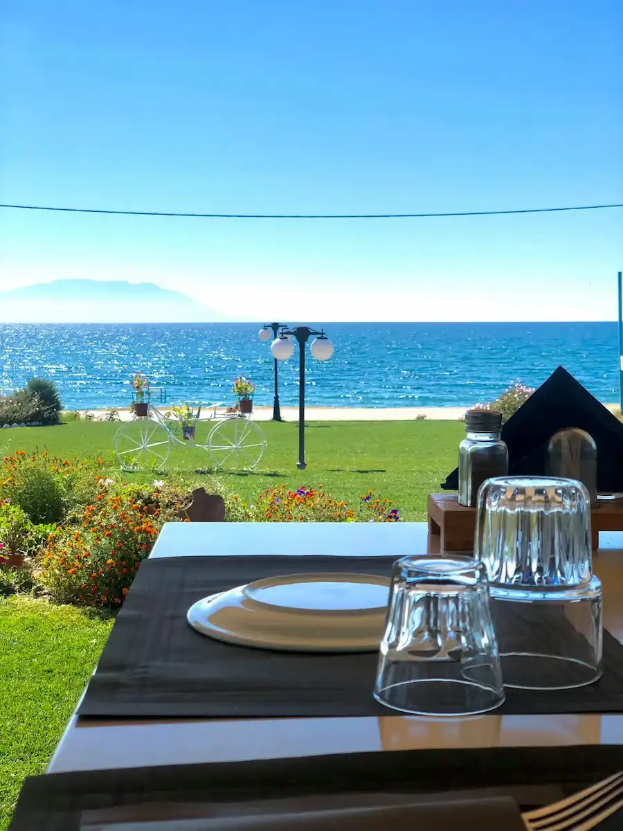 Δείπνο δίπλα στο κύμα